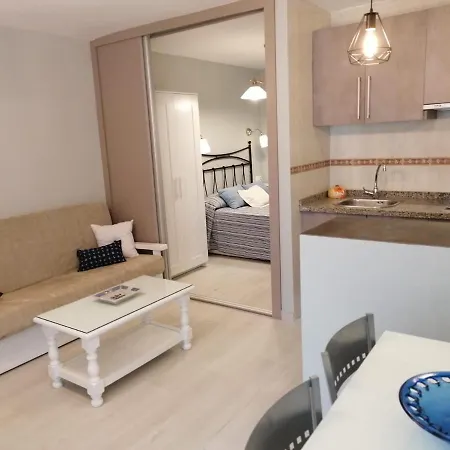 19 Eurosol A 200 Metros Carihuela Торремолинос